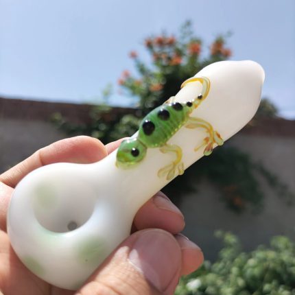 Handmade Chameleon Unique Glass Pipes Gecko Mystery Lizard Hand Pipe Pretty Pipes Beautiful Gift