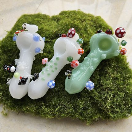 Handmade Green White Glass Pipes Little Mushroom Seven Star Ladybug Bee Beautiful Pipe Ice and Snow Unique Tobacco Pipe Penguin Smoking Pipe