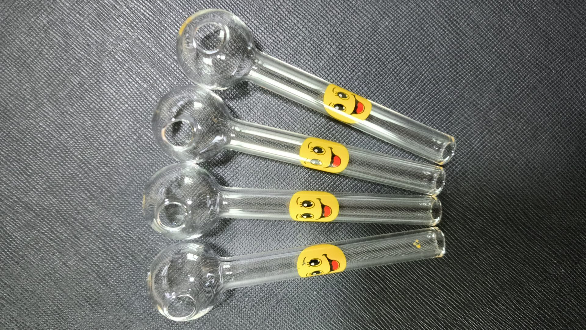 Smiling Face Emoji Oil Burner Pipes Thick Smoking Tubes 4 inch Transparent Clear Pyrex Glass Water Bubbler Hand Pipe for Hookah Shisha Handmade Hold Nail Smokers Tools Wholesale