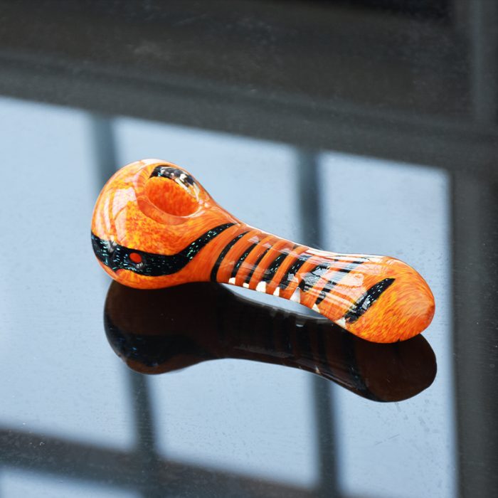 Orange Spiral Pattern Glass Pipe 4.5 inch - Image 4